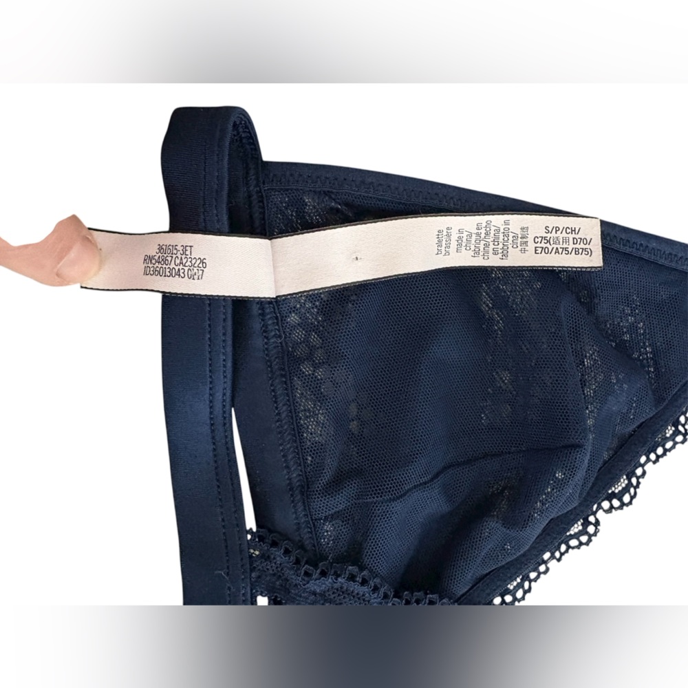 VICTORIA’S SECRET Bralette in Dark blue lace. NWOT - Picture 5 of 6